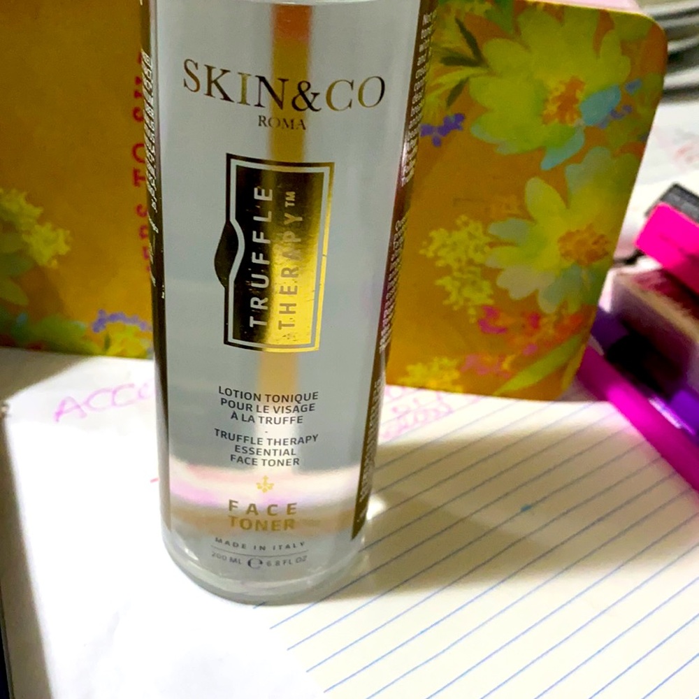 Truffle theraphy face toner